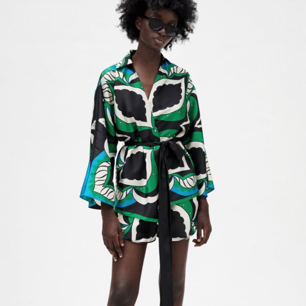 SOLD - Zara printed shorts